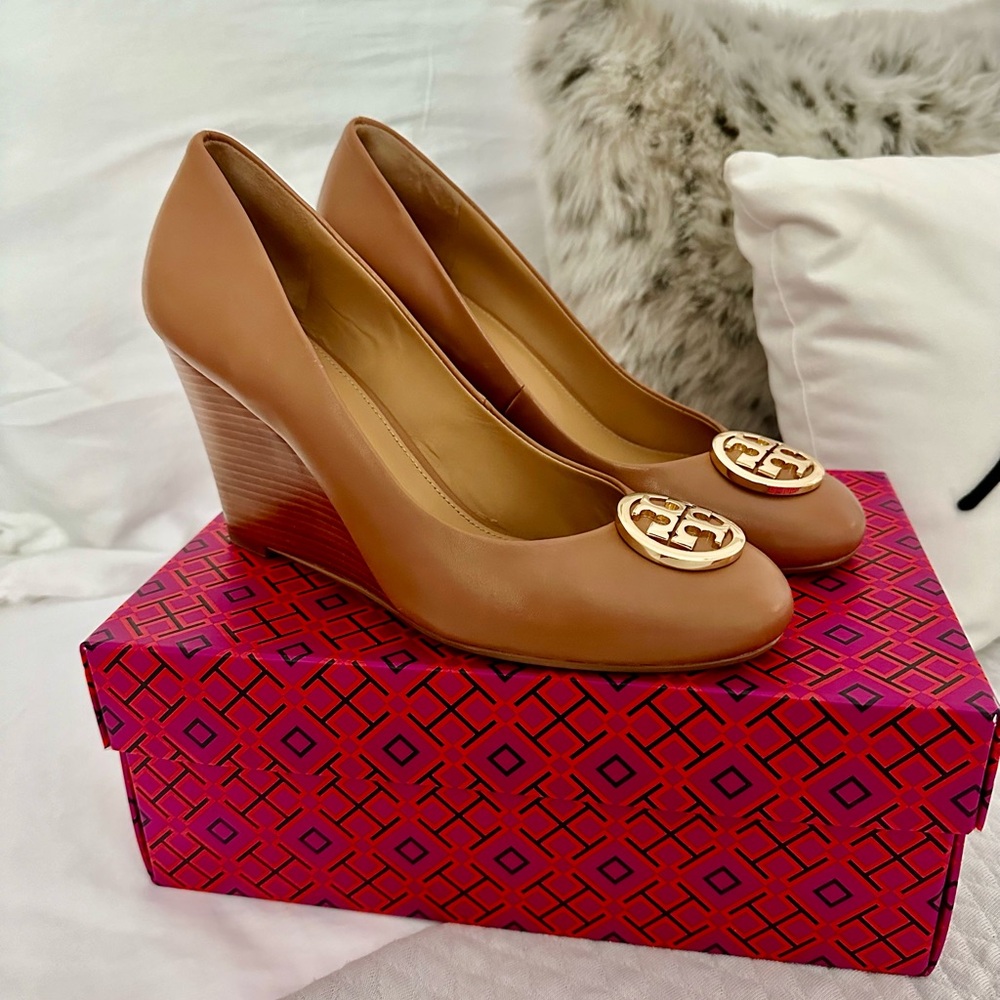 Tory Burch Benton 2 85mm Closed Toe Wedge
